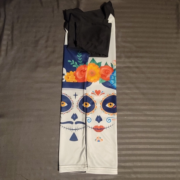 Women's SKULL Tshirt - Picture 14 of 15